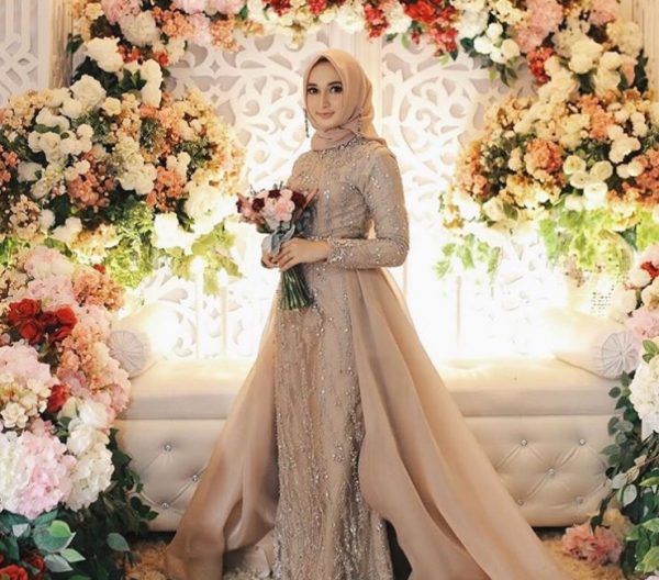 Model Gamis Brokat Kombinasi Satin Mewah Cream Nude