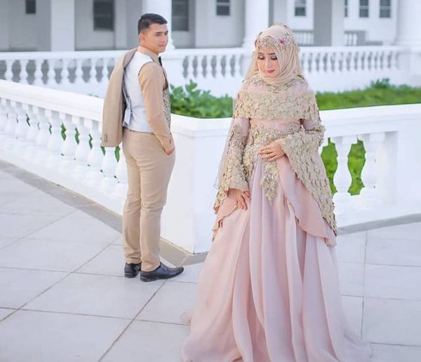 Model Gamis Brokat Kombinasi Satin Mewah Lengan Lonceng Soft Nude