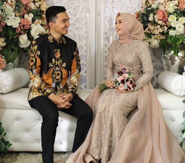 Model Gamis Brokat Kombinasi Satin Mewah Payet Cream Nude