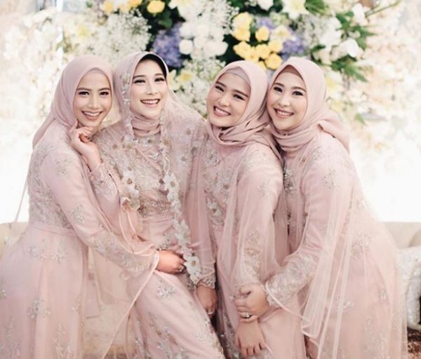 Model Gamis Brokat Kombinasi Satin Mewah Soft Pink