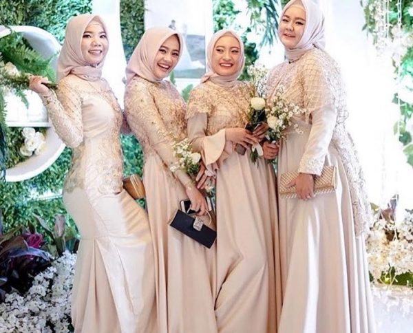 Model Gamis Brokat Kombinasi Satin Untuk Orang Gemuk Soft Nude