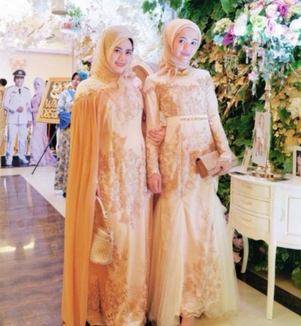Model Gamis Brokat Pesta Gaun Gold