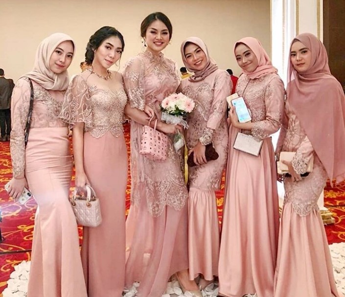 Model Gamis Brokat Pesta Mewah Modern Dusty Pink