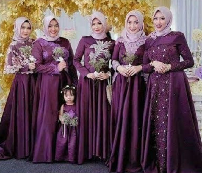 Model Gamis Brokat Pesta Satin Ungu