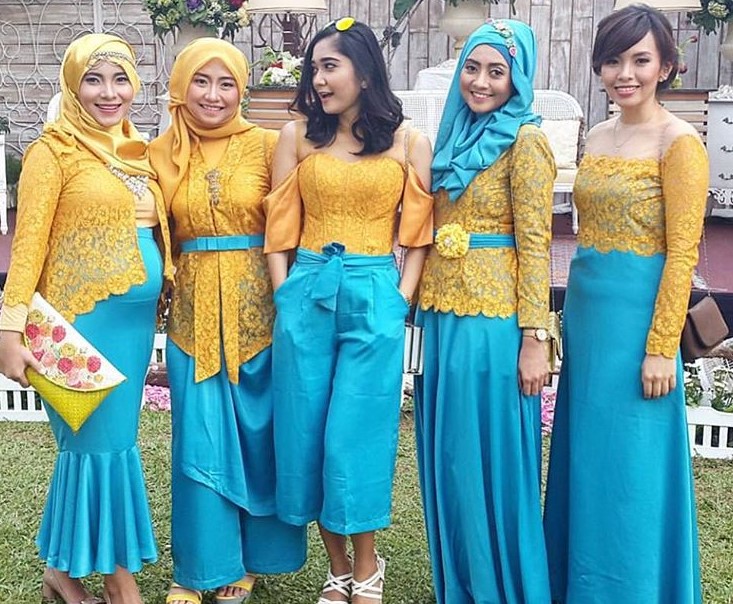 Model Gamis Brokat Untuk Orang Gemuk Agar Terlihat Kurus Kuning Biru