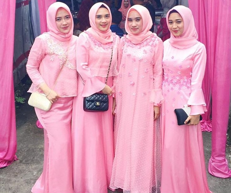 Model Gamis Brokat Untuk Orang Gemuk Agar Terlihat Kurus Pink