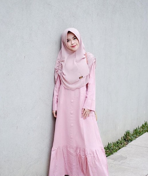 Model Gamis Katun Jepang Kombinasi Terbaru Kancing Depan Baby Pink