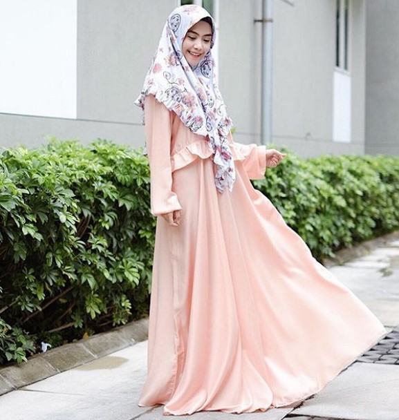 Model Gamis Katun Jepang Kombinasi Terbaru Renda Soft Peach