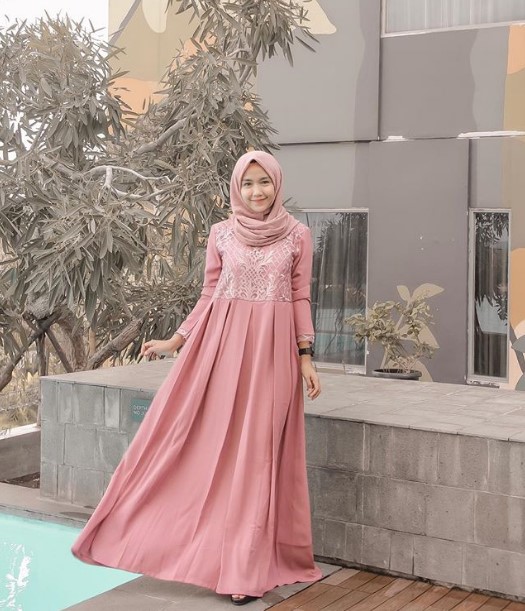 Model Gamis Katun Jepang Kombinasi Terbaru Simpel Brokat Dusty Pink