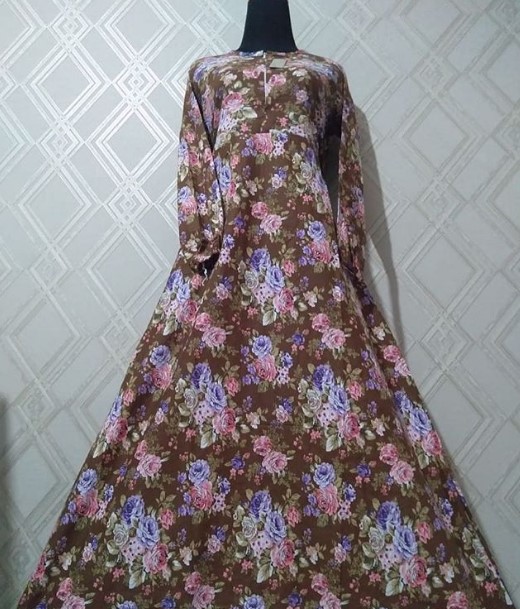 Model Gamis Motif Bunga Besar Terbaru Simpel Coklat