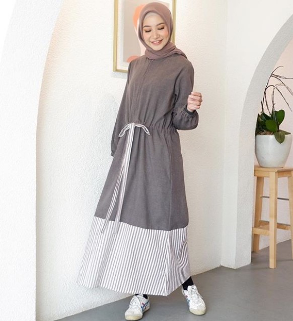 Model Gamis Muslimah Untuk Remaja Kekinian Katun Kombinasi Polos Stripe Black White