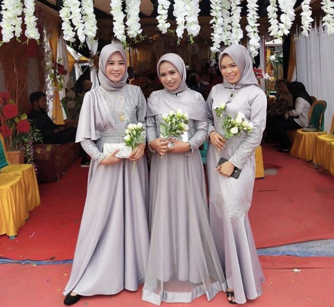 Model Gamis Pesta Brokat Mewah Terbaru Baby Silver