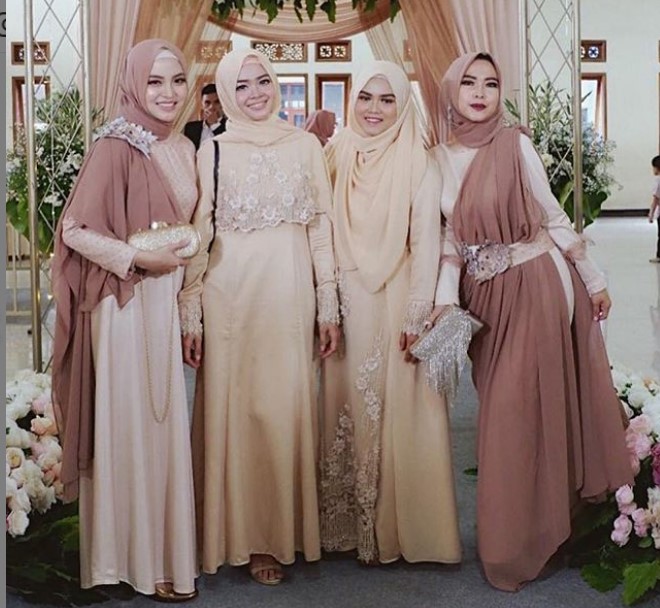 Model Gamis Pesta Brokat Mewah Terbaru Nude Cream