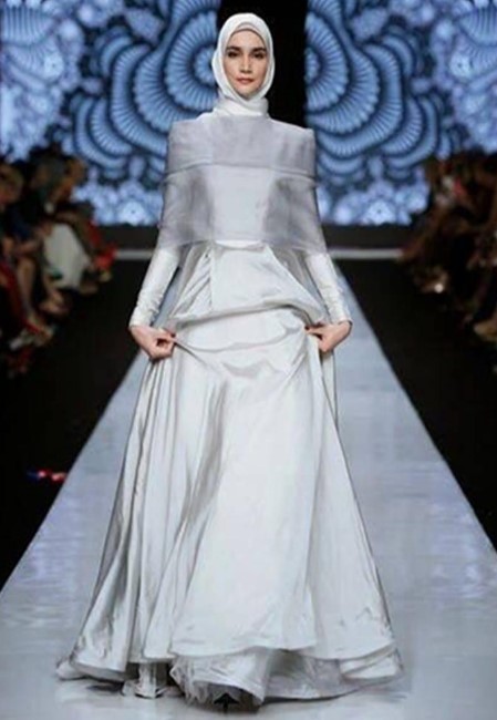 Model Gamis Syar'i Oki Setiana Dewi Cantik Sabrina Soft Grey