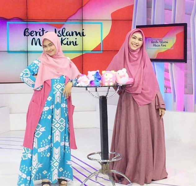 Model Gamis Syar'i Oki Setiana Dewi Modern Dusty Purple And Pink Blue