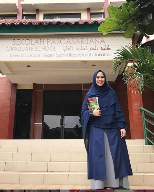 Model Gamis Syar'i Oki Setiana Dewi Modern Navy Grey