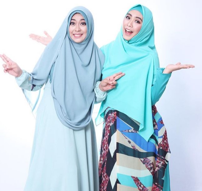 Model Gamis Syar'i Oki Setiana Dewi Modern Soft Blue and Grey