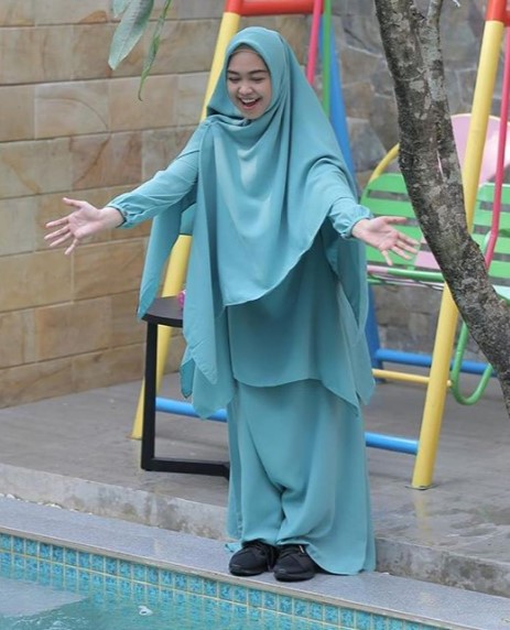 Model Gamis Syar'i Oki Setiana Dewi Modern Tosca