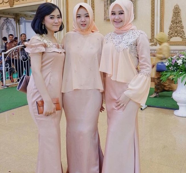 Model Gaun Pesta Brokat Panjang Soft Baby Yellow
