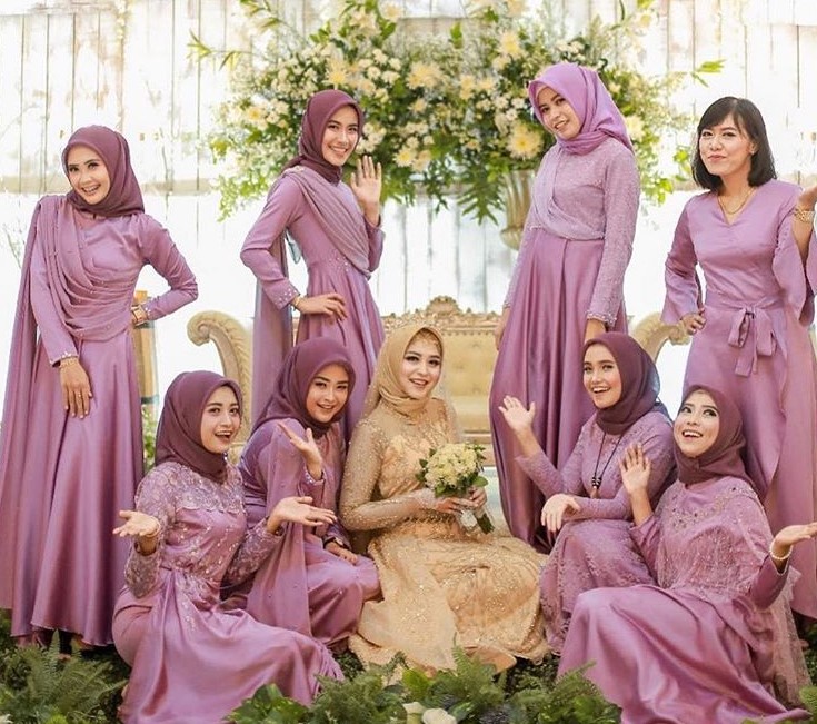 Model Gaun Pesta Brokat Panjang Ungu Lavender