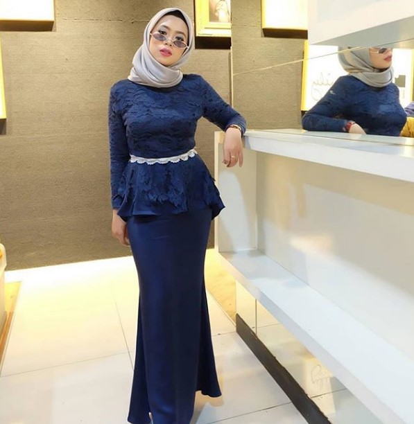 Model Gaun Pesta Brokat Terbaru Mewah Navy