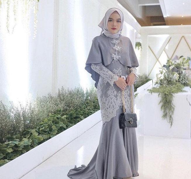 Model Gaun Pesta Brokat Terbaru Mewah Silver Soft