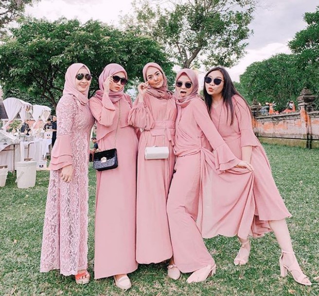 Model Gaun Pesta Brokat Terbaru Mewah Soft Peach