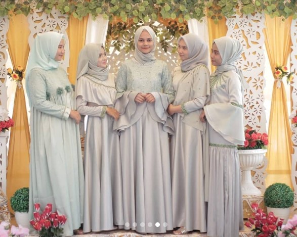 Model Gaun Pesta Brokat Terbaru Mewah Soft Silver