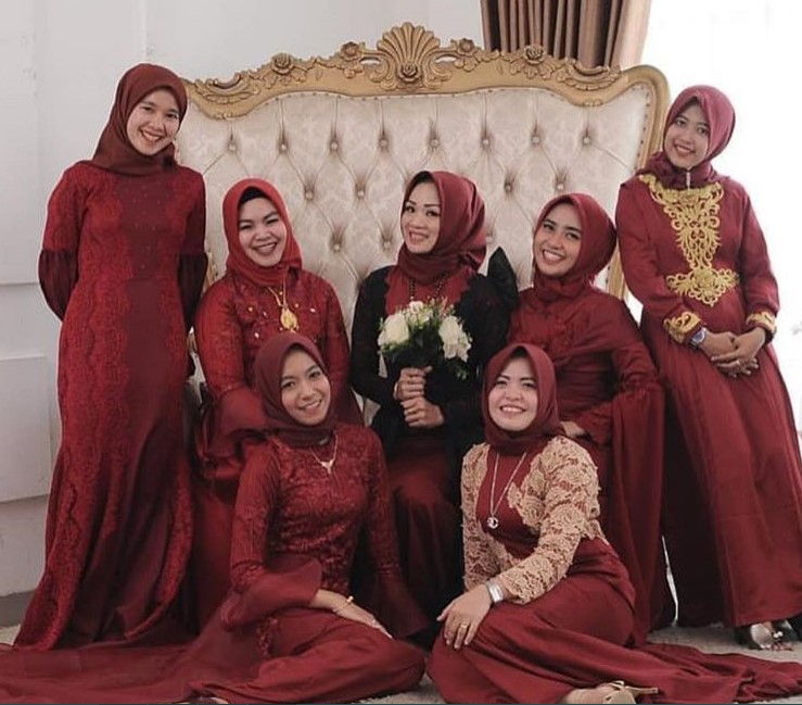 Model Kebaya Gamis Brokat Modern Maroon