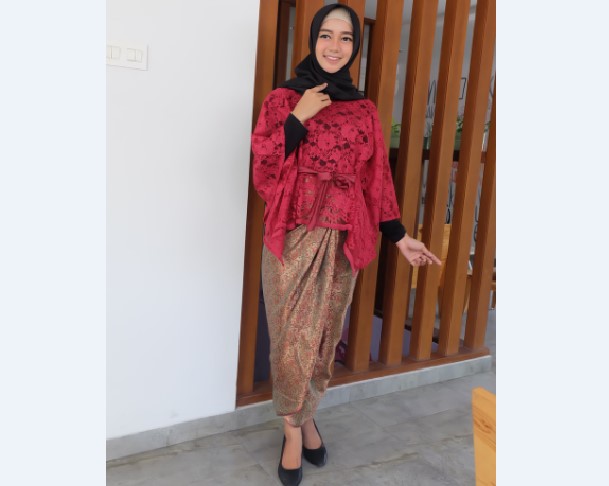 Model Kebaya Modern Blouse Brokat Merah