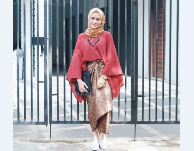 Model Kebaya Modern Blouse Merah Coklat