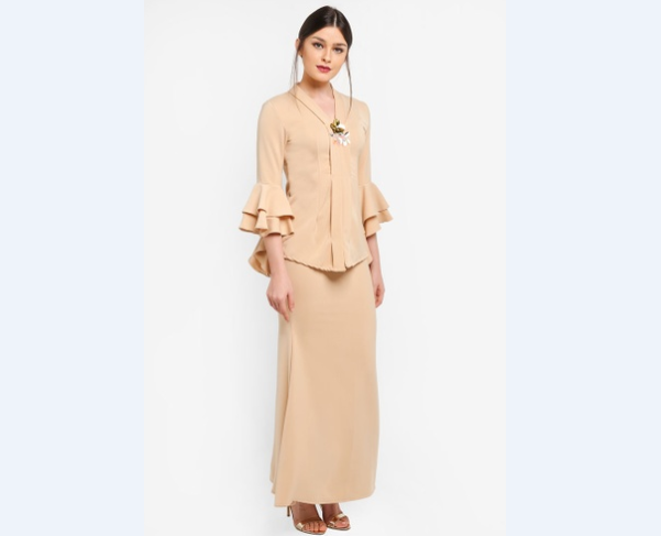 Model Kebaya Modern Klasik Full Peach