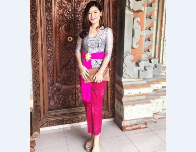 Model Kebaya Modern Kutubaru Abu-Abu Pink