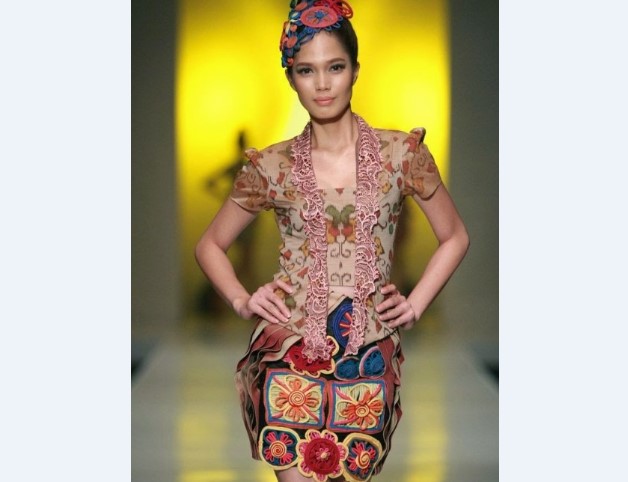 Model Kebaya Modern Kutubaru Coklat Motif