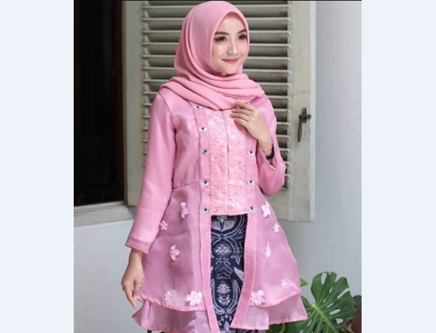 Model Kebaya Modern Kutubaru Kombinasi Payung Soft Pink