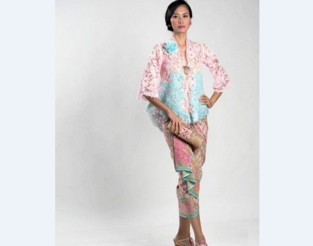 Model Kebaya Modern Kutubaru Pink Biru