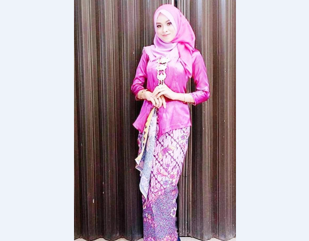 Model Kebaya Modern Kutubaru Pink Terang