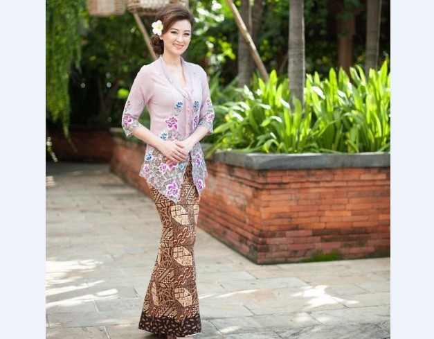 Model Kebaya Modern Kutubaru Soft Purple