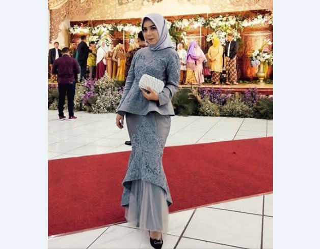 Model Kebaya Modern Lainnya Abu-abu Duyung