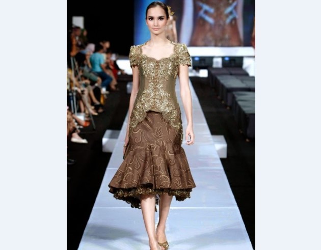Model Kebaya Modern Lainnya Coklat