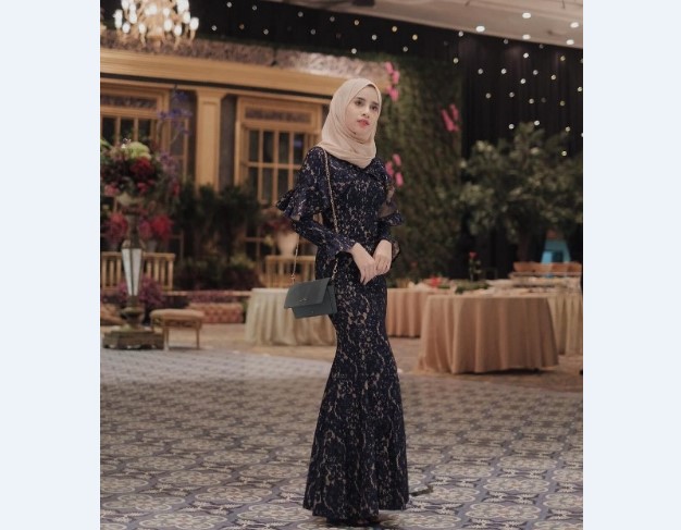Model Kebaya Modern Lainnya Hitam Lengan Terompet