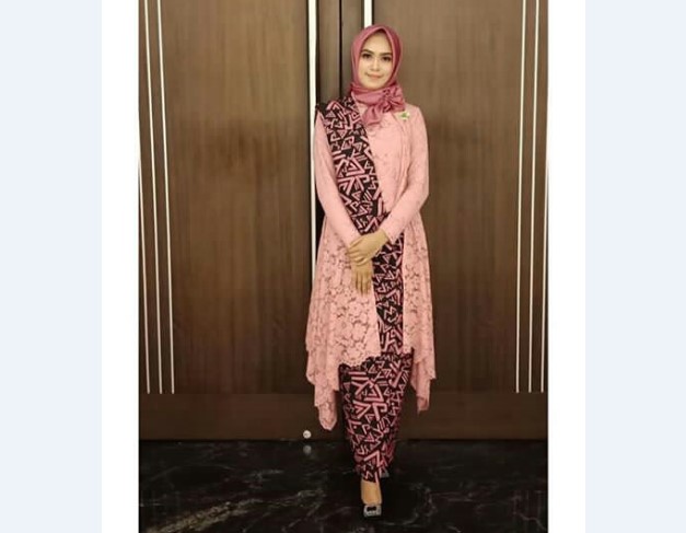 Model Kebaya Modern Lainnya Peach Selendang