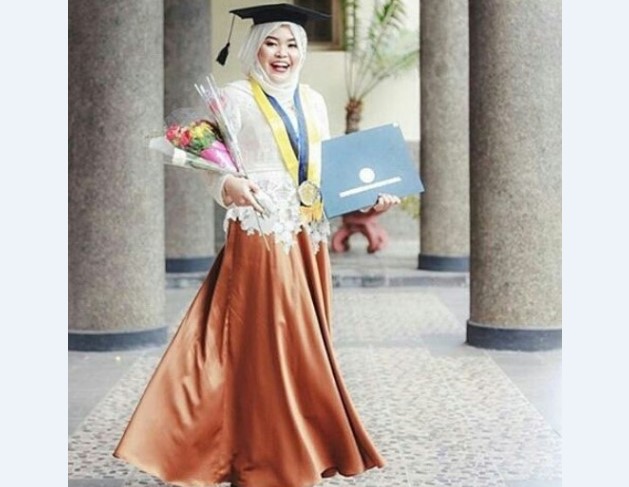 Model Kebaya Modern Lainnya Putih Satin Coklat