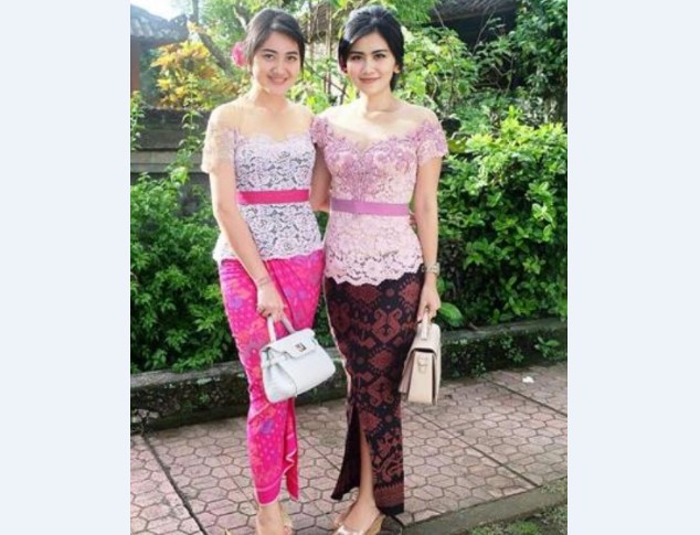 Model Kebaya Modern Lengan Pendek Pink