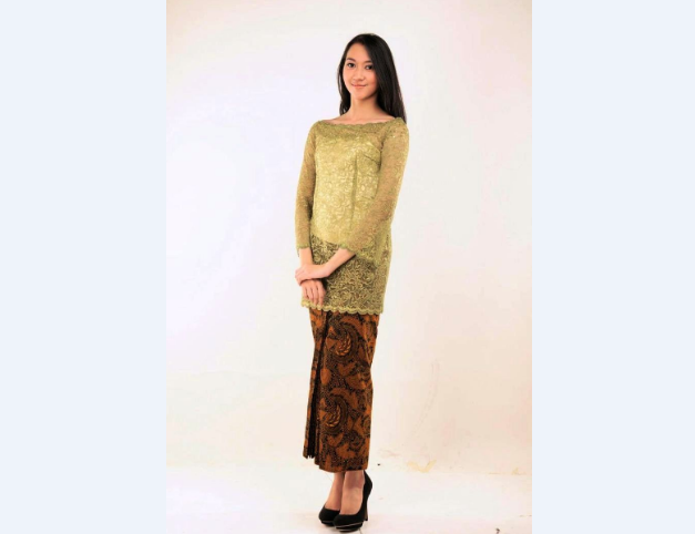 Model Kebaya Modern Panjang Kuning Kunyit
