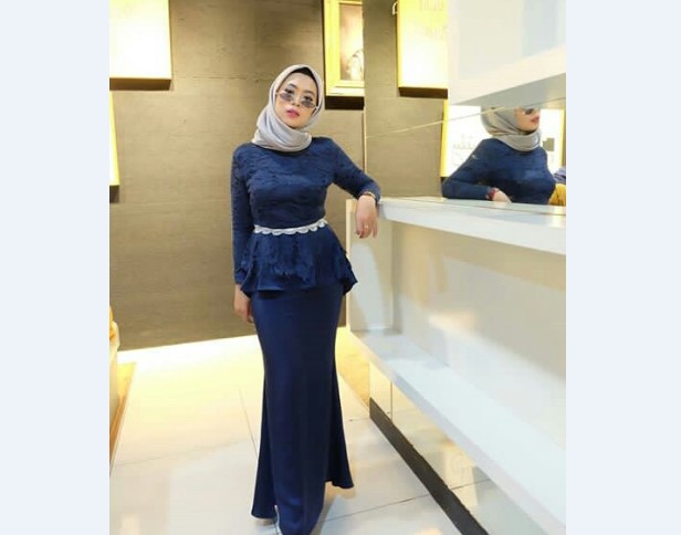 Model Kebaya Modern Peplum navy