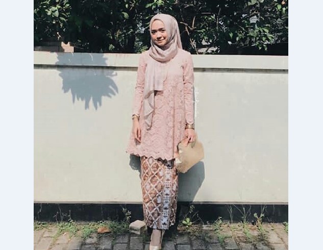 Model Kebaya Muslim Atasan Panjang Melebar SoftPeach