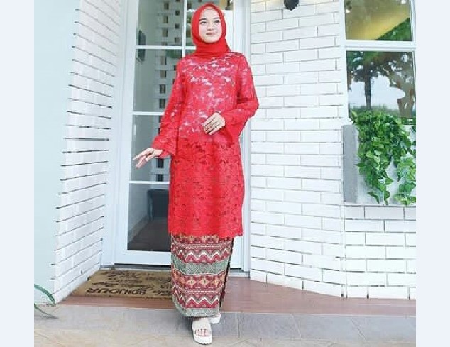 Model Kebaya Muslim Atasan Panjang Merah