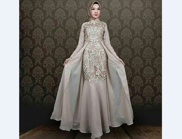 Model Kebaya Muslim Berekor Abu-abu