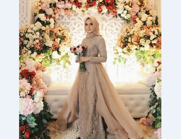 Model Kebaya Muslim Berekor Coksu
